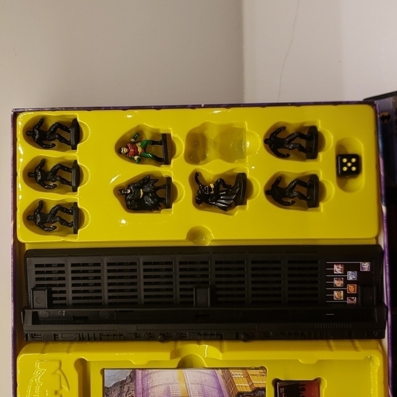 Mattel Batman Gotham City Mystery Game Ages 7+ 2-5 Players 2003 - Picture 3 of 10